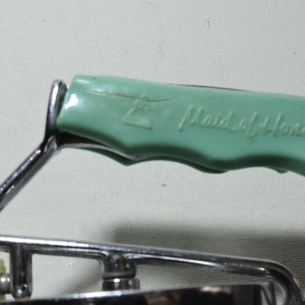 2 Vintage Hand Crank Egg Beaters Ekco Maid Of Honor Kitchen Decor Tools - Picture 5 of 8